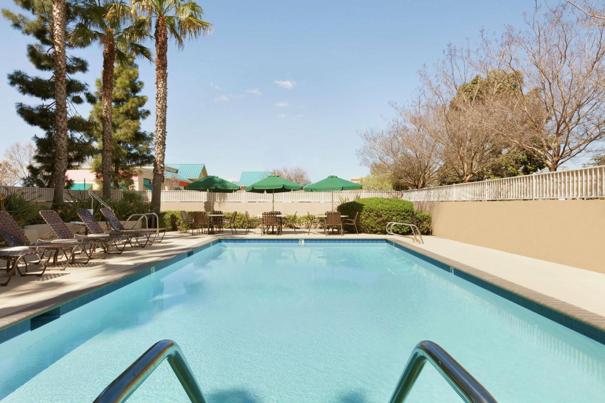 Hilton Garden Inn Gilroy Εξωτερικό φωτογραφία